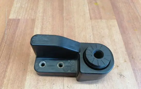 Opel Astra K Radiator mount bracket 13466590 688437545