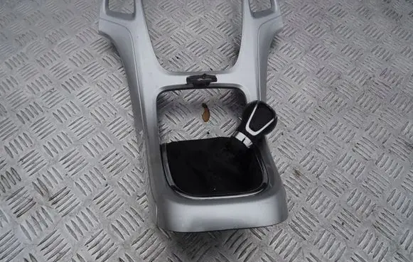 Opel Astra J Center console