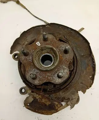 Nissan X-Trail T30 Rear wheel hub spindle/knuckle 