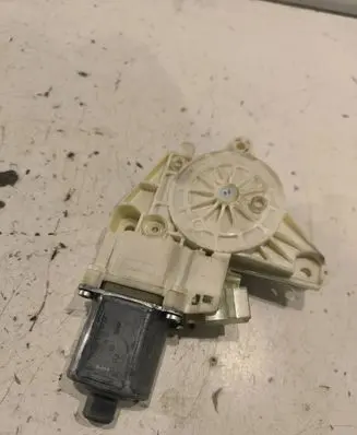 Mercedes-Benz E W212 Front door window regulator motor A2048200142 971219100