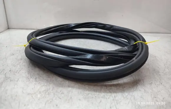 Volvo S90, V90 Front door rubber seal 