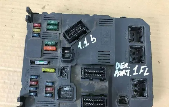 Peugeot Partner Fuse module 9652474880 S118085120