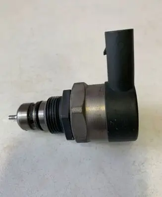 BMW 5 E60 E61 Fuel pressure sensor 0281002738 30604329