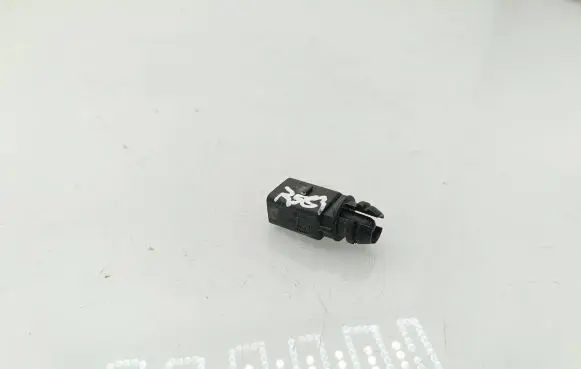 Audi Q7 4L Outside/external air temperature sensor 8Z0820335