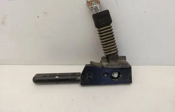 Infiniti Q50 Front seatbelt buckle 1108516