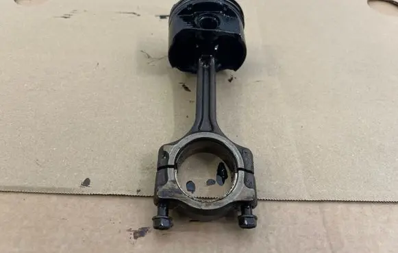 Mercedes-Benz CLA C118 X118 Piston with connecting rod 