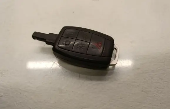 Volvo V50 Ignition key/card 