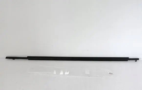 Toyota Prius (XW30) Front door glass trim molding 7572047021