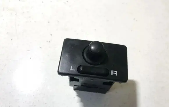 Subaru Impreza I Wing mirror switch