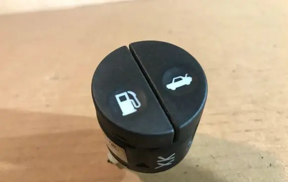 Tailgate opening switch
