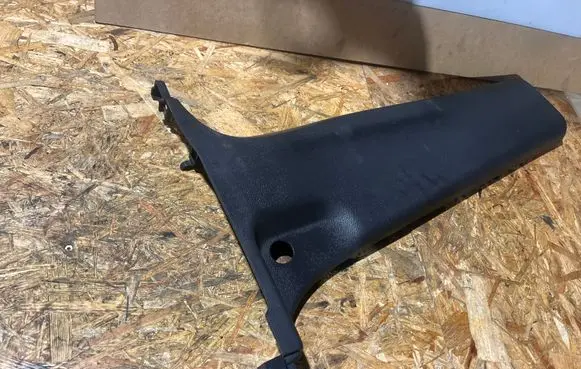 Nissan Navara D23 (B) pillar trim (bottom) 76916