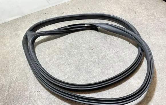 Mercedes-Benz CLS C218 X218 Rubber seal front door (on door) 