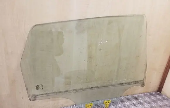 Nissan Qashqai Rear door window glass