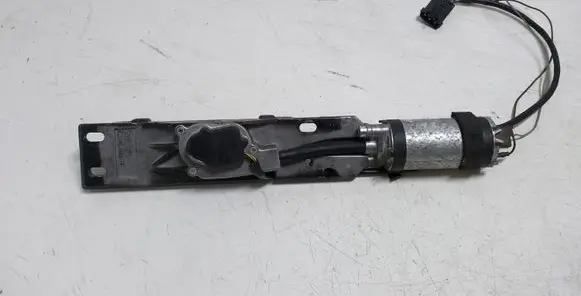 BMW 7 E38 Central locking motor 8352202 0390201300