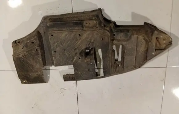 Toyota Auris 150 Engine splash shield/under tray