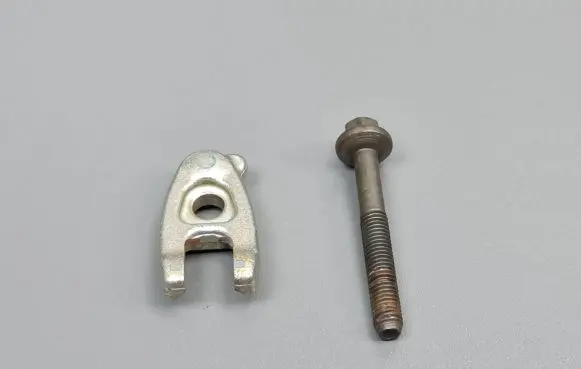 Dacia Sandero II Fuel Injector clamp holder