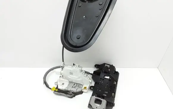 Audi Q3 8U Front door lock 8X1837015C