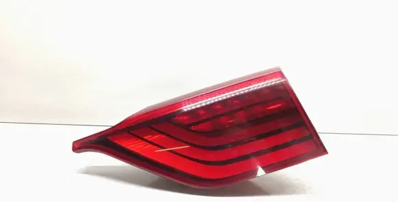 Tailgate rear/tail lights