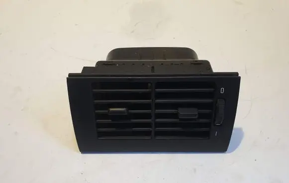 BMW 5 E39 Dash center air vent grill 8391182