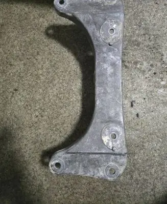 BMW 5 E39 Engine mounting bracket 1096106