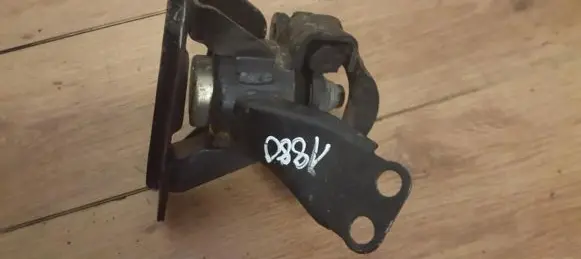 Mazda Xedos 6 Engine mount bracket