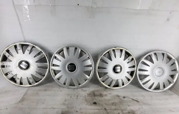 Seat Alhambra (Mk1) R16 wheel hub/cap/trim LM7601147