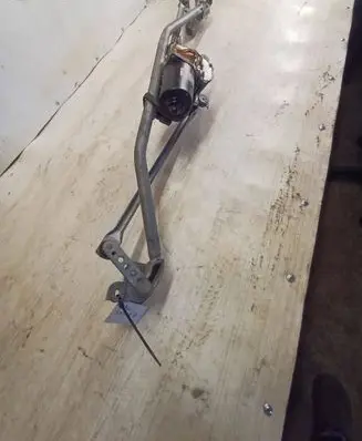 Opel Zafira A Front wiper linkage and motor