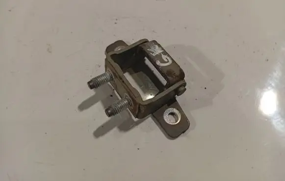 Hyundai i30 Rear door lower hinge