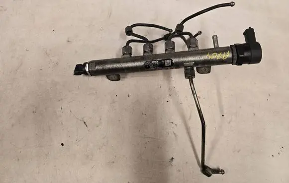 Opel Zafira B Fuel main line pipe 0445214117 55200251 0281002507