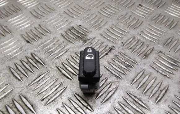 Nissan Qashqai+2 Central locking switch button 21000A