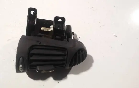 Mercedes-Benz C W203 Dash center air vent grill