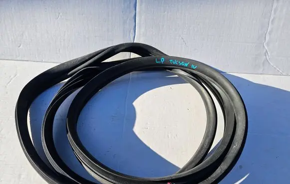 Hyundai Tucson IV NX4 Front door rubber seal LPTUCSONIV