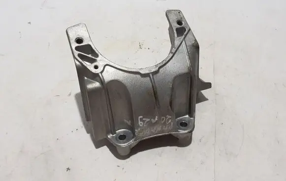 Engine mount bracket