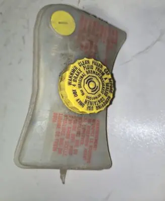 Audi A6 S6 C6 4F Brake fluid reservoir 8E0611301G