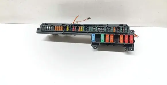 BMW 5 E60 E61 Fuse module 6957330 61146957330