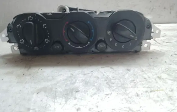 Ford C-MAX I Climate control unit 7M5T19980BA