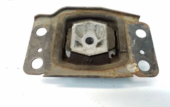 Ford Fusion II Engine mount bracket