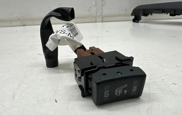 Nissan Leaf II (ZE1) Seat heating switch