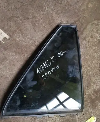 Toyota Avensis T250 Rear side window