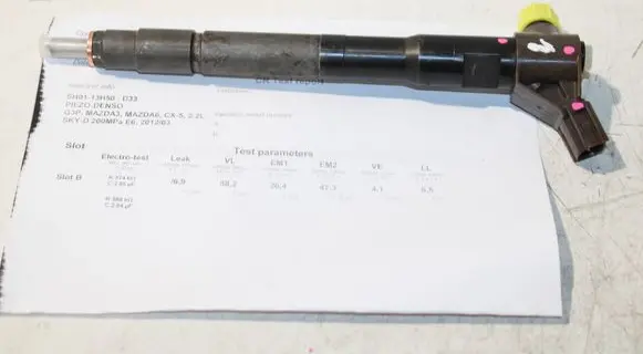 Mazda CX-5 Fuel injector SH0113H50