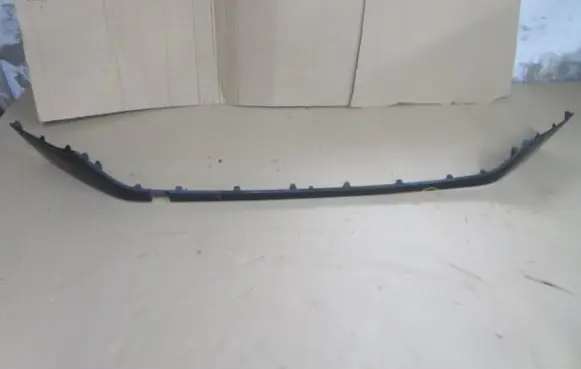 Front bumper lip