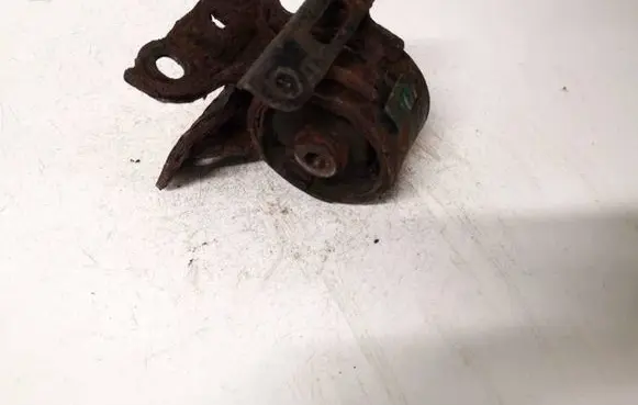 Toyota Avensis T220 Engine mount bracket