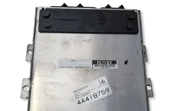 Land Rover Freelander 2 - LR2 Engine control unit/module NNN100710 M3L01P074