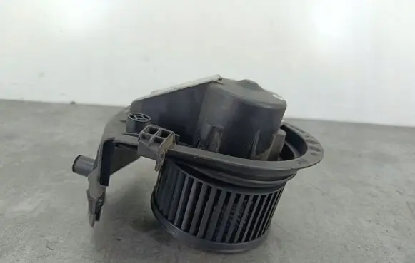 Volkswagen Golf III Heater fan/blower 651625UVALEO