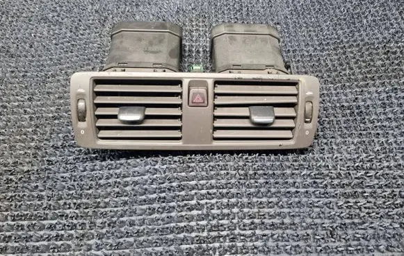 Volvo V50 Dash center air vent grill 30739296 07W192