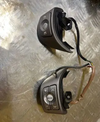 Toyota RAV 4 (XA30) Steering wheel buttons/switches 4674P71