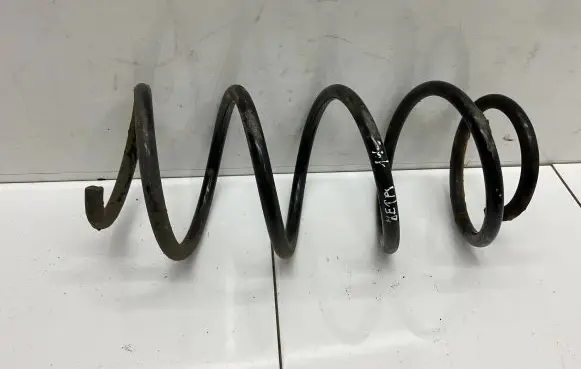 Volkswagen Jetta VI Front coil spring