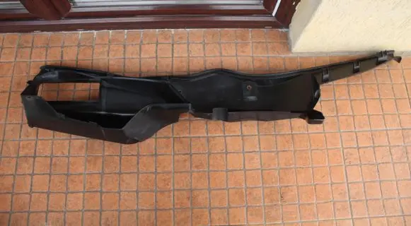 Mercedes-Benz E W210 Wiper trim 2108300744