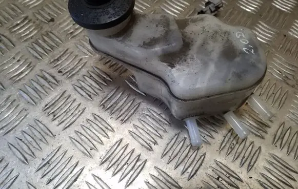 Brake fluid reservoir