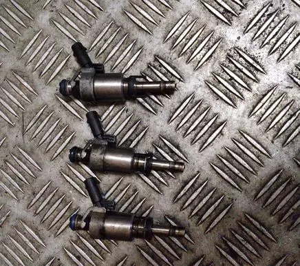 Audi A4 S4 B8 8K Fuel injector 261500076 2615000076 06J133317M